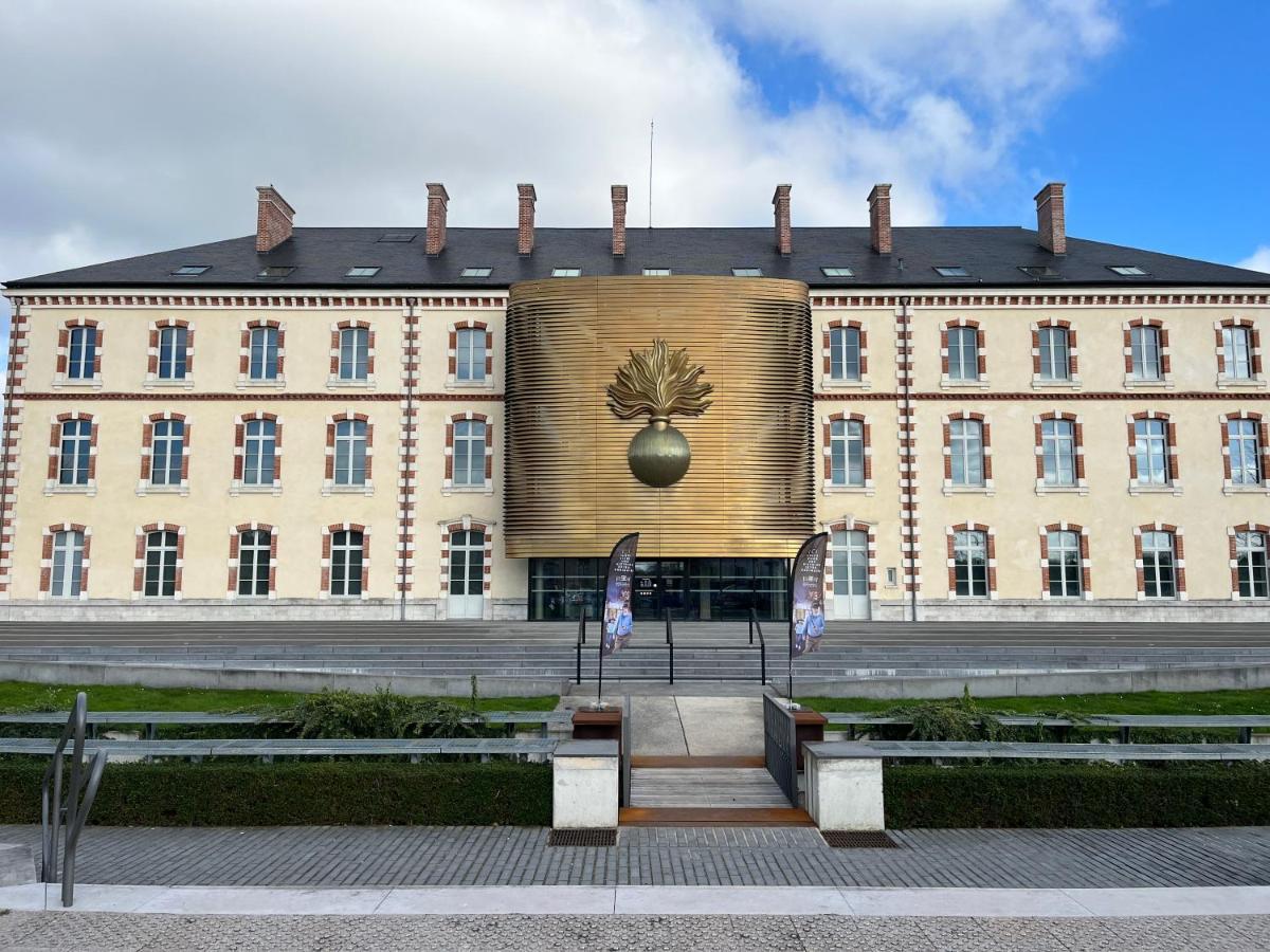 Du Chateau Vaux-le-Penil
